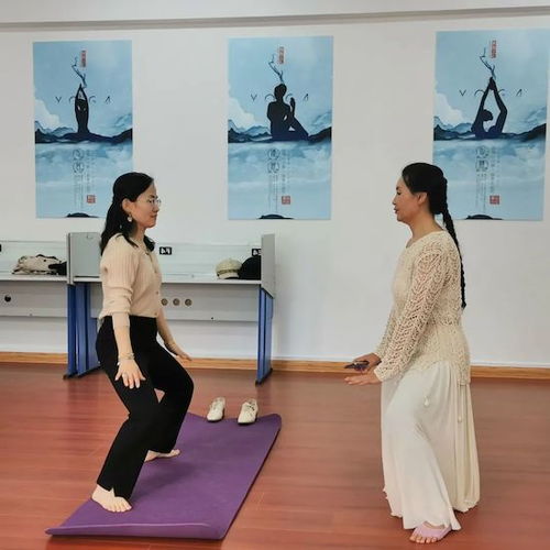 潍坊市育华学校组织教师开展瑜伽健身活动
